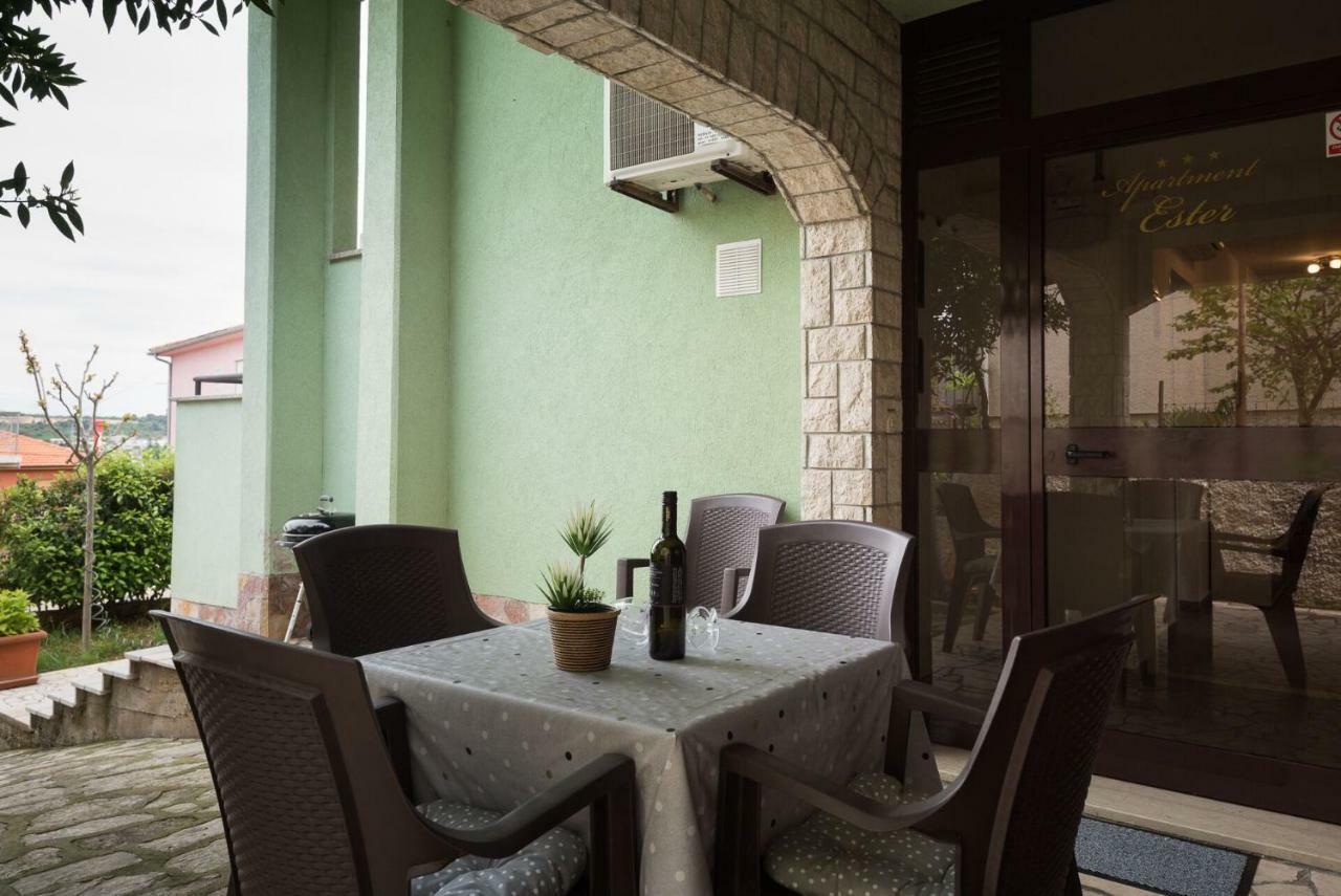 Esther Apartment Pula Exterior photo