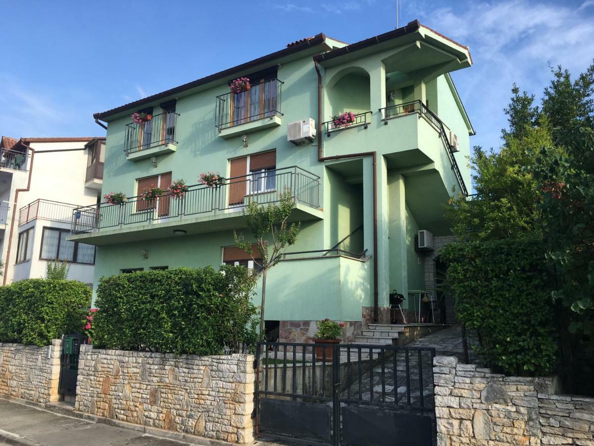 Esther Apartment Pula Exterior photo